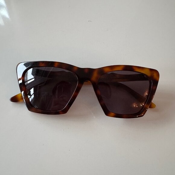 Illesteva Libson Sunglasses Tortoise Shell - Picture 5 of 6